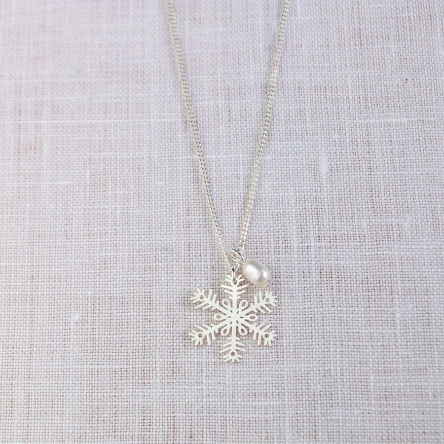 Halskette “Snowflake with Pearl”