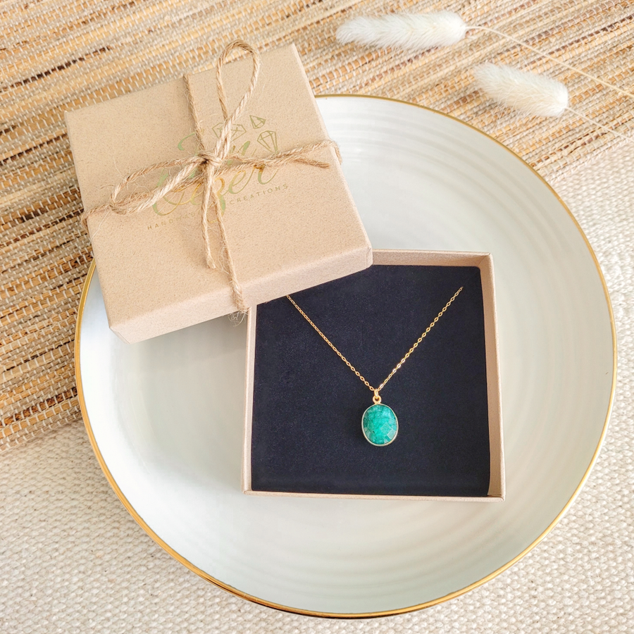Halskette “Amulet – Dyed Emerald”